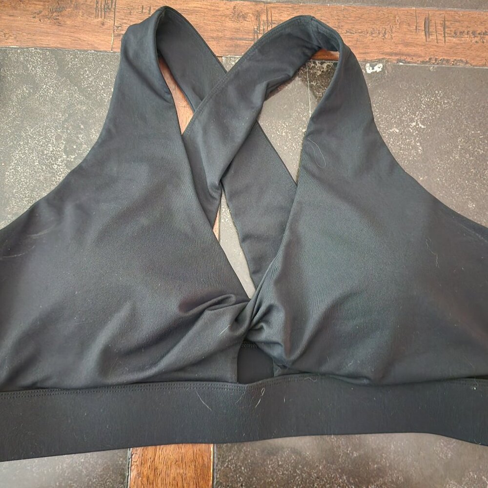 Fabletics Black Cross Straps Sports Bra - Size 2X